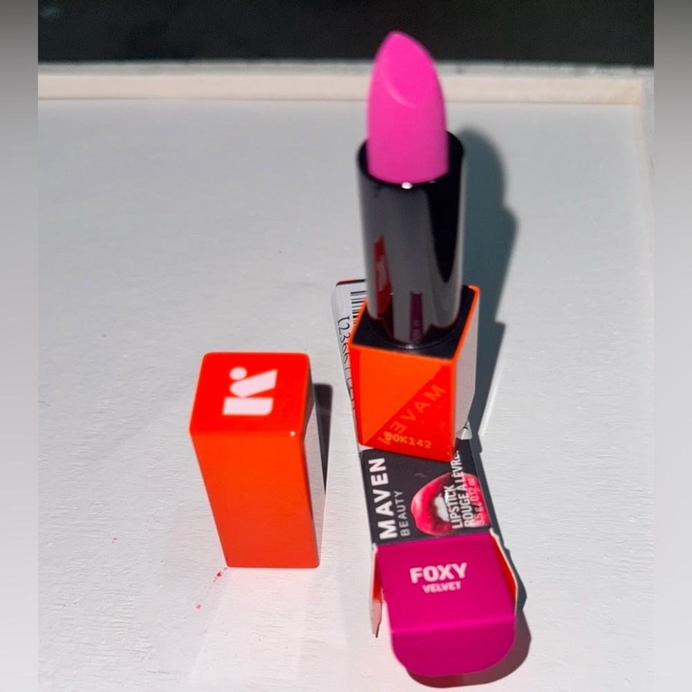 New Maven Beauty  FOXY Lipstick Magnetic  Closure Vibrant ORCHID Matte Velvet